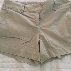 Daisy Fuentes size 10 khaki shorts